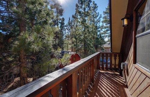 Big Bear Cabin | 🐻FamilyCabin🍿TheaterRoom🎱GameRoom🔋EVCharger 🐶PetFriendly