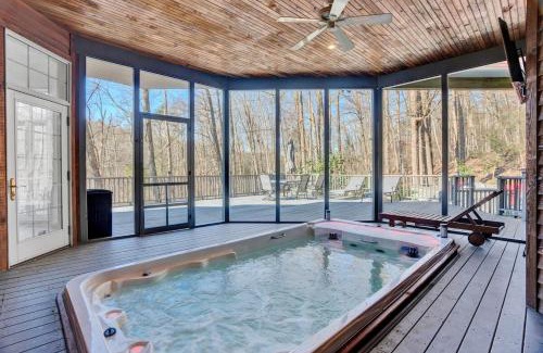 East Stroudsburg House | Fancy Poconos Castle Indoor MEGA 10plus Hot Tub