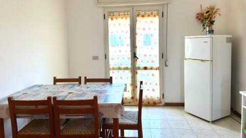 Torrette Apartment | Fano, trilocale con terrazzino a 30mt dal mare - F006