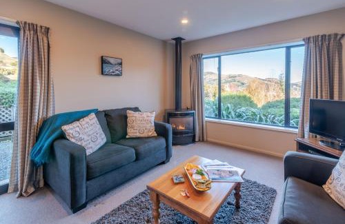 Akaroa House | Fantail Cottage with Sea Views - Akaroa Home