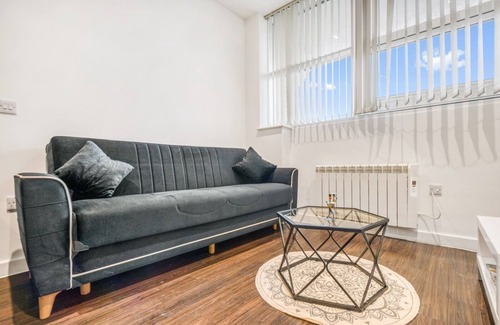 Heathrow Villages Apartment | Fantastic 1 Bed by Heathrow Airport