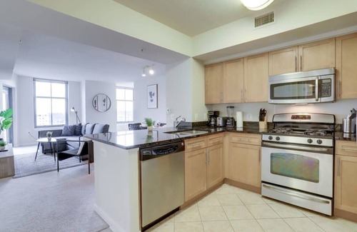 Aurora Highlands Apartment | Fantastic 2/2 Apt @Pentagon City