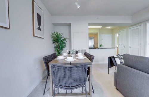 Aurora Highlands Apartment | Fantastic 2/2 Apt @Pentagon City
