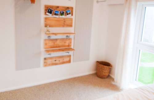 St. Agnes Ski Chalet | Fantastic 2 bedroom chalet 20 minute walk to the beach.