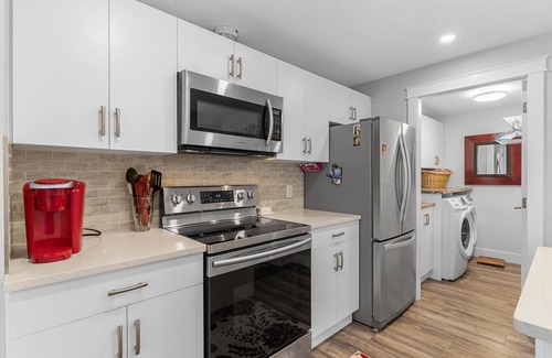 Central Okanagan House | Fantastic 2-bedroom suite near downtown Kelowna