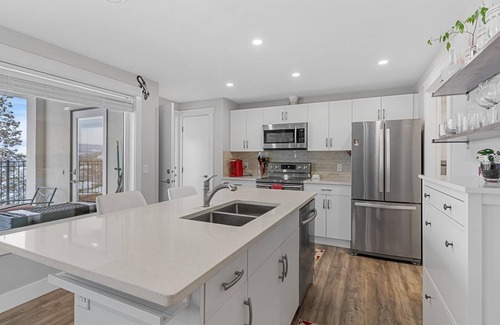Central Okanagan House | Fantastic 2-bedroom suite near downtown Kelowna