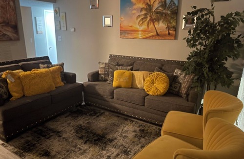 Glen Iris Apartment | Fantastic 2-bedroom apartment with AC in vibrant Birmingham