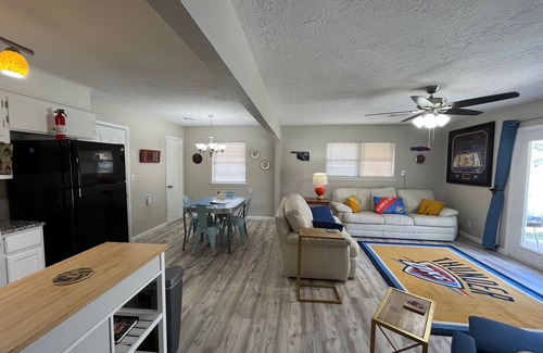 Norman House | Fantastic 3/2 near OU, fully stocked, 4 TVs, W/D