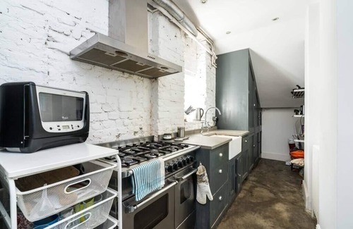 South Hampstead Condo | Fantastic 3 Bedroom Flat West Hampstead
