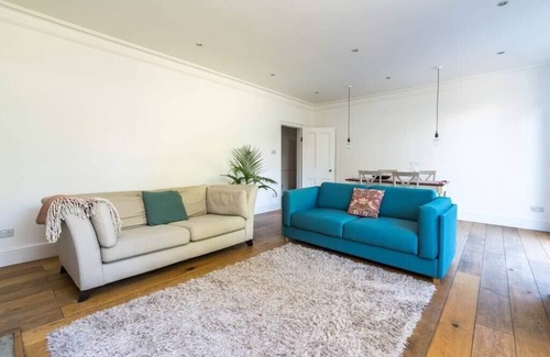 South Hampstead Condo | Fantastic 3 Bedroom Flat West Hampstead