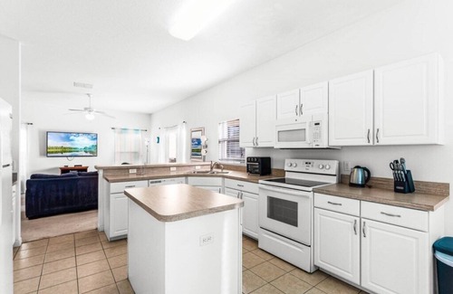 Highgate Park House | Fantastic 4 Bedroom In Gated Community with Private Pool and Games Room Minutes to Disney