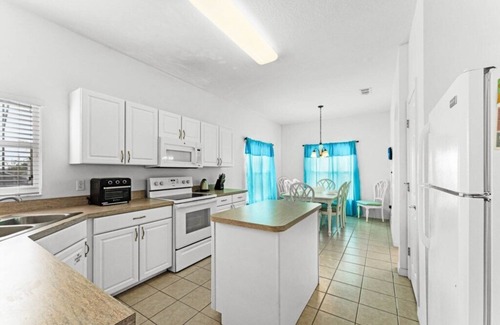 Highgate Park House | Fantastic 4 Bedroom In Gated Community with Private Pool and Games Room Minutes to Disney