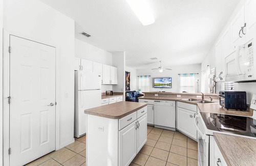 Highgate Park House | Fantastic 4 Bedroom In Gated Community with Private Pool and Games Room Minutes to Disney