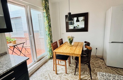 Capuchinos Apartment | Fantastic and comfortable 2 bedroom apartment in the center. With parking.