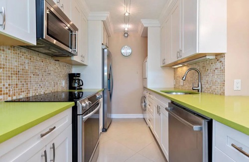 Delray Beach Apartment | Fantastic apartment 30 seconds walk to the beach