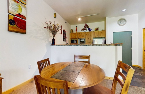 Taos Ski Valley Condo | Fantastic condo close to skiing with fireplace, gym, Ping-Pong - Snowbirds okay
