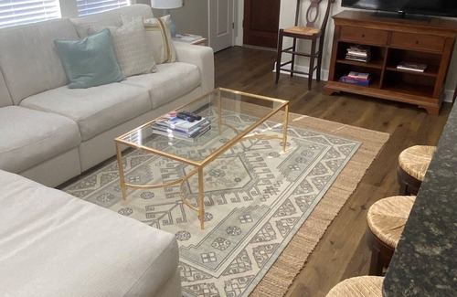 Oxford Condo | Fantastic Condo Within Walking Distance Of Football Stadium, Grove And Campus