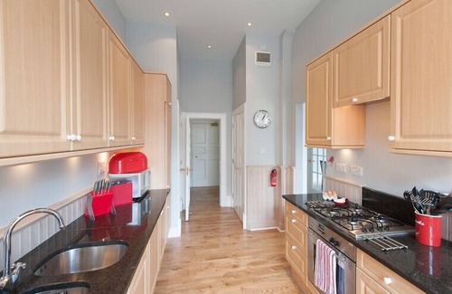 Old Town Apartment | Fantastic corner 2 bedroom property with astounding views of the famous historic Royal Mile.