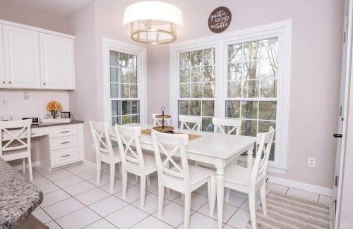 Charlotte House | Fantastic Cottage with Fire Pit and Barbecue in Charlotte, North Carolina
