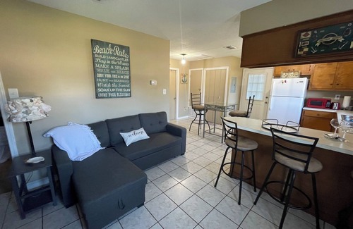 Gulfport Cottage | Fantastic cottage with AC in charming Gulfport. Pet friendly,nLocation location