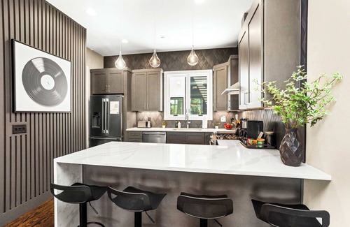 Buena Vista House | Fantastic Elegance Rooftop Views of Nashville!