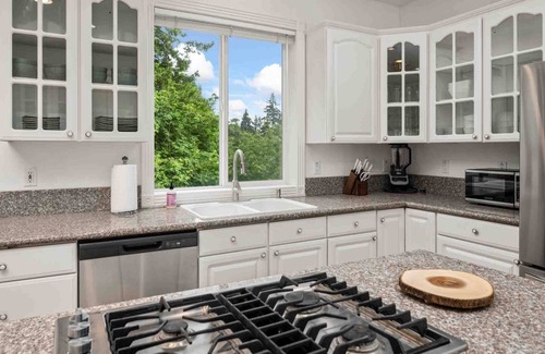 Bull Mountain House | Fantastic Family Friendly Bull Mountain Home, Pets OK, Game Room w/Ping Pong, Short Walk to Park