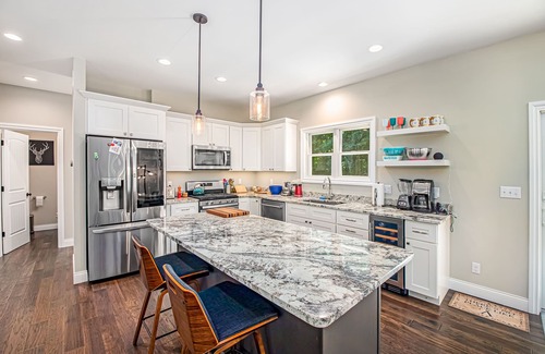 Lakeside House | Fantastic family home near the lake with WiFi and large deck