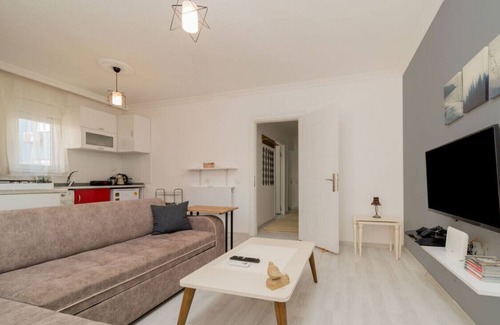 Muratpasa Apartment | Fantastic Flat in Antalya with Shared Garden