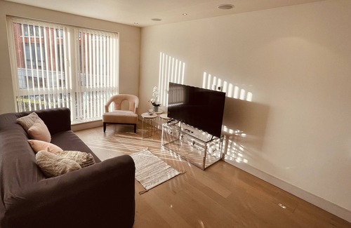 Sands End Apartment | Fantastic Flat in Chelsea Harbour