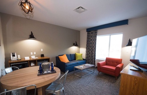 Circleville Resort | Fantastic Getaway for your Family! 3 Large Accommodations w/ Free Parking! Pools