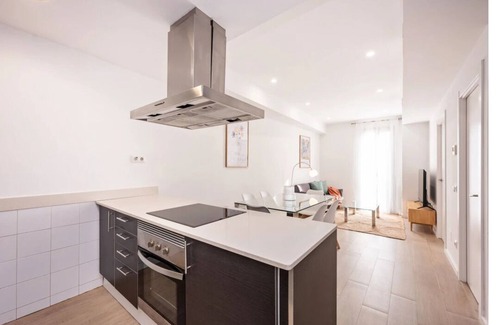 Gothic Quarter Apartment | Fantastic GroupFlat: 9-Bedrooms, 6-Bathrooms for 18 people in Central Barcelona!