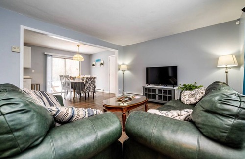 Lake Michigan Beach House | Fantastic home near beaches with deck, foosball table, mini pool table, W/D, AC