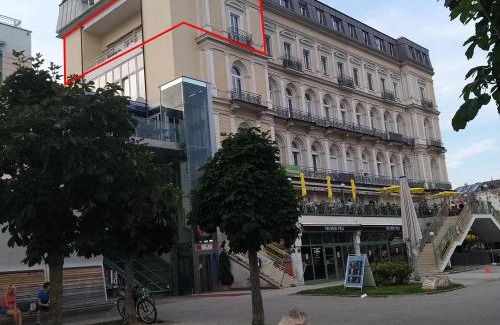 Gmunden Apartment | Fantastic Lake and Mountain View, First Row Lakeside