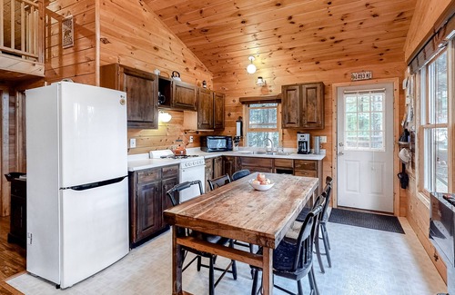 Winthrop Cabin | Fantastic Lakefront Cabin W/Free WiFi, Three Kayaks, Private Dock, & Firepit