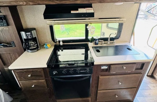 Kaweah House | Fantastic Little RV with AC in charming Exeter