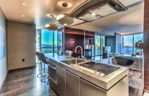 Las Vegas Condo | Fantastic Luxury 53rd Fl 1 Bedroom Condo with View