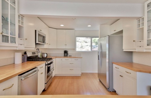 Freeland House | Fantastic, Multi-family, Medium Bank Waterfront Retreat in Freeland!