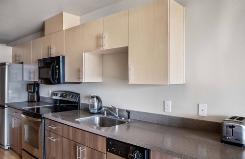 Lower Queen Anne Apartment | Fantastic Queen Anne 1BR w/Gym & W/D, nr Space Needle, by Blueground
