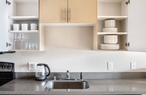 Lower Queen Anne Apartment | Fantastic Queen Anne 1BR w/Gym & W/D, nr Space Needle, by Blueground