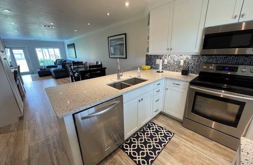 Cypress Lake Villa | Fantastic renovated 2 bedroom Villa Bungalow steps to pool & sports bar Bucketts