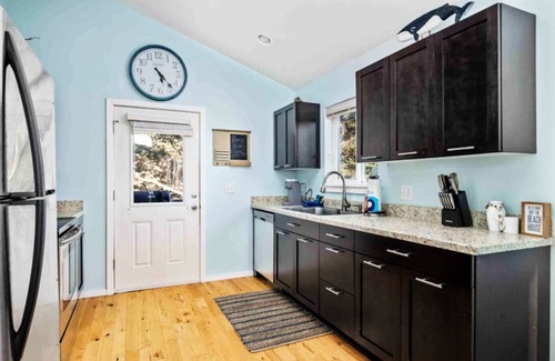 Rockaway Beach House | Fantastic Rockaway Family Escape – Close to Beach with BBQ & Fire Pit