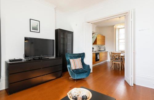 Cantelowes Apartment | Fantastic Stays at Camden