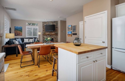 Beaverton House | Fantastic Suburban Escape w/Patio and Green Space Beyond, Close to Intel and Nike, Short Walk 2 MAX