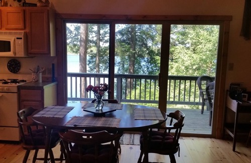 Mercer Cabin | Fantastic Sunset View, Privacy, Lakefront, Private Dock, Free WiFi, Cable-Mercer