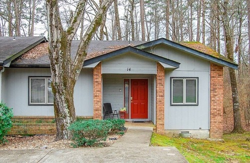 Hot Springs Village House | Fantastic townhome situated in the woods - Half mile from Cortez Golf Course