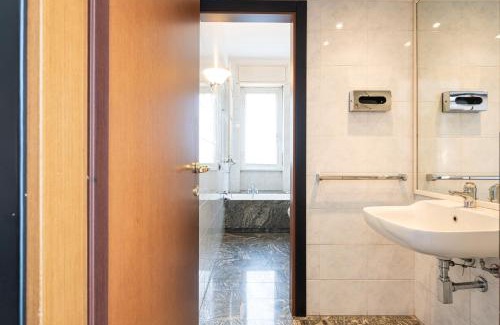 Isola Apartment | Fantastic two bedroom ZARA 5th fl- Mirable PM