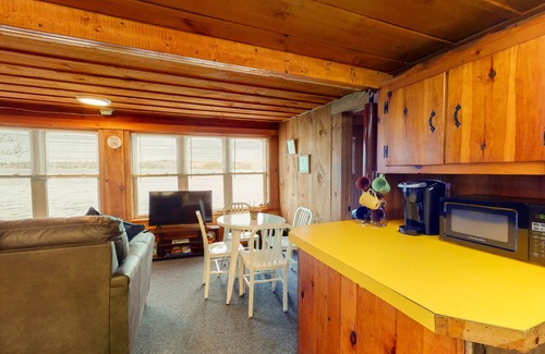 Weeks Mills House | Fantastic two-level home & guest cottage with fast WiFi & lake access - dogs OK