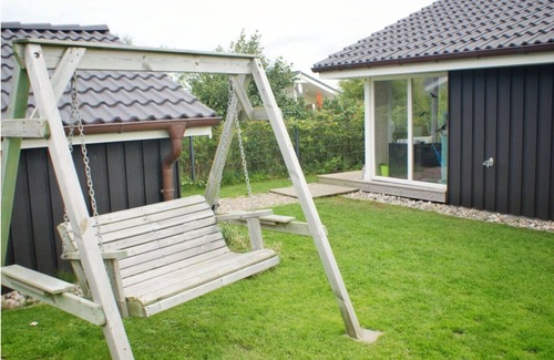 Wesselburenerkoog House | Fantastic vacation home directly behind the dike