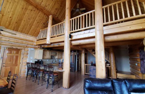 Garden City Cabin | Fantastic view! Arcade, Jacuzzi, Family Friendly Cottage!