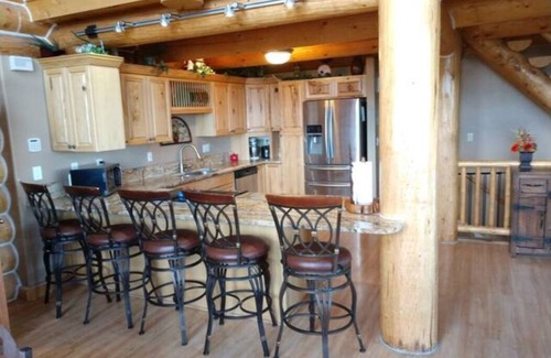 Garden City Cabin | Fantastic view! Arcade, Jacuzzi, Family Friendly Cottage!